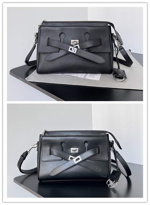 Picture of Balenciaga Handbags _SKUfw199739772fw